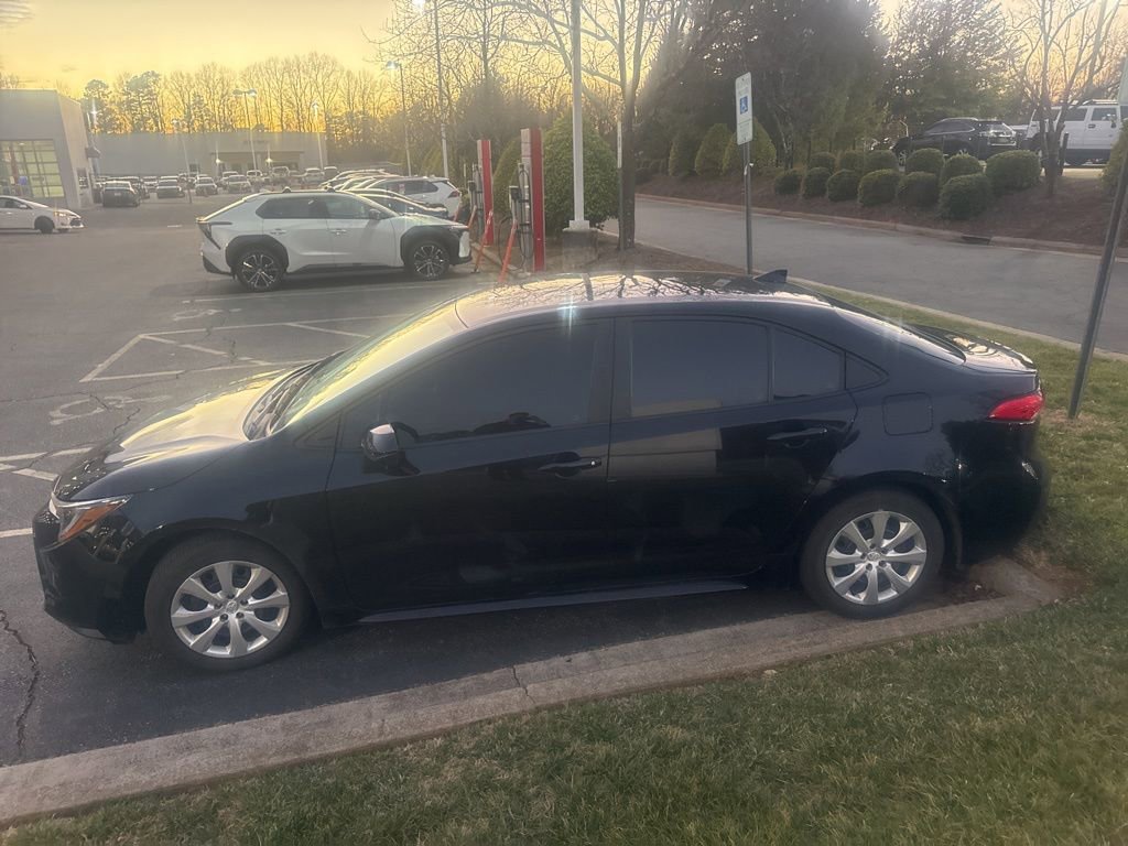 Used 2024 Toyota Corolla LE image 1