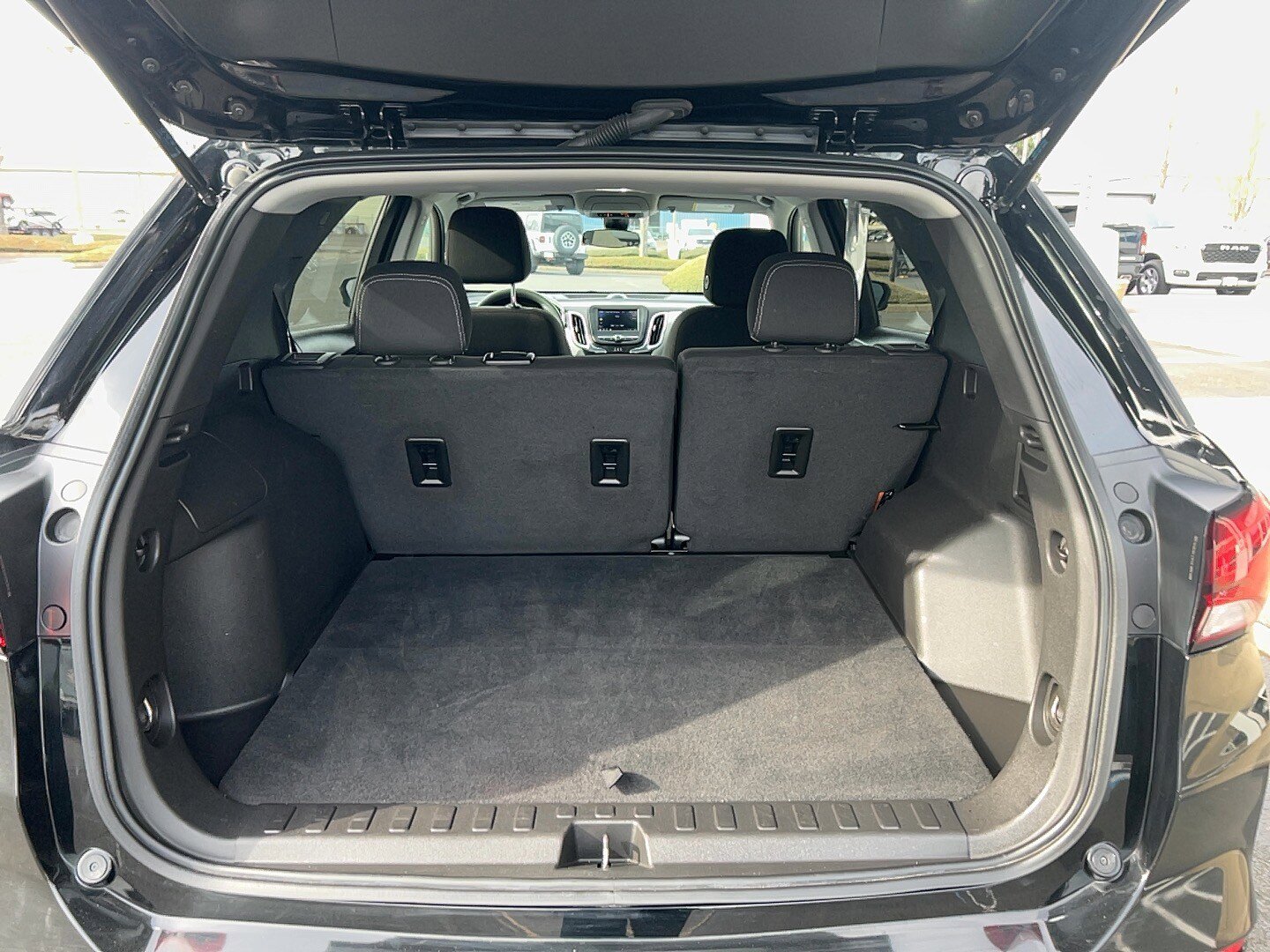 Used 2023 Chevrolet Equinox LT FWD image 19