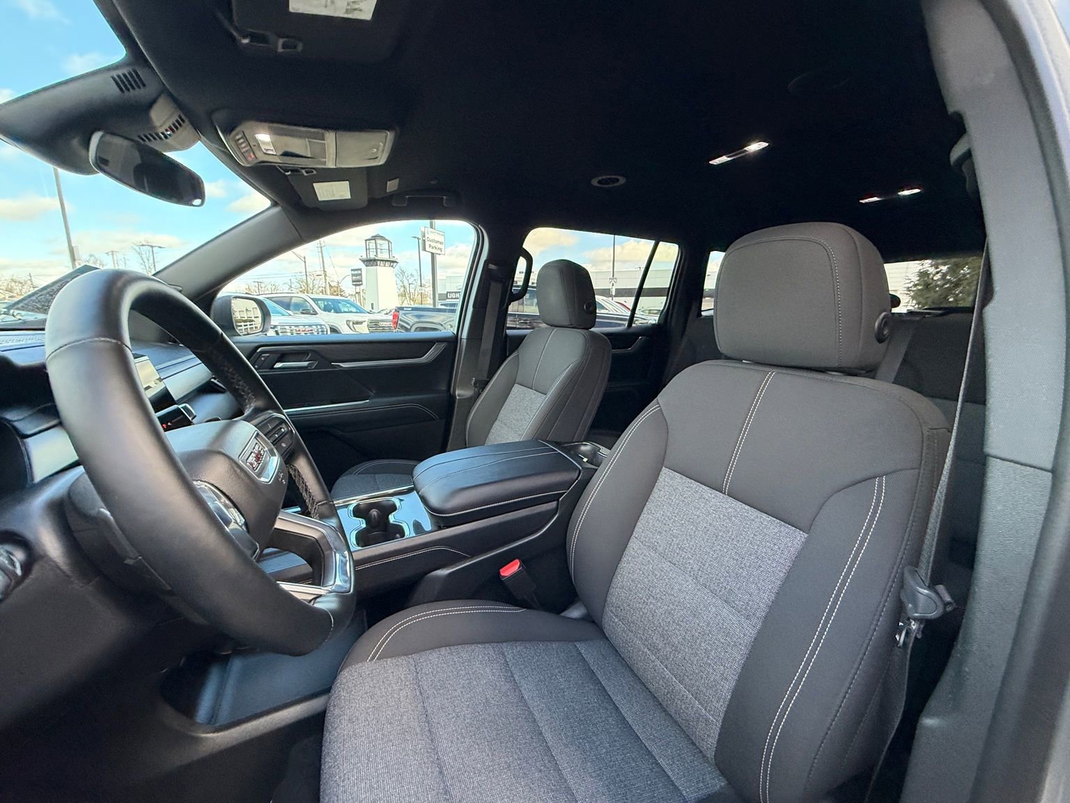 Used 2025 GMC Acadia Elevation image 11