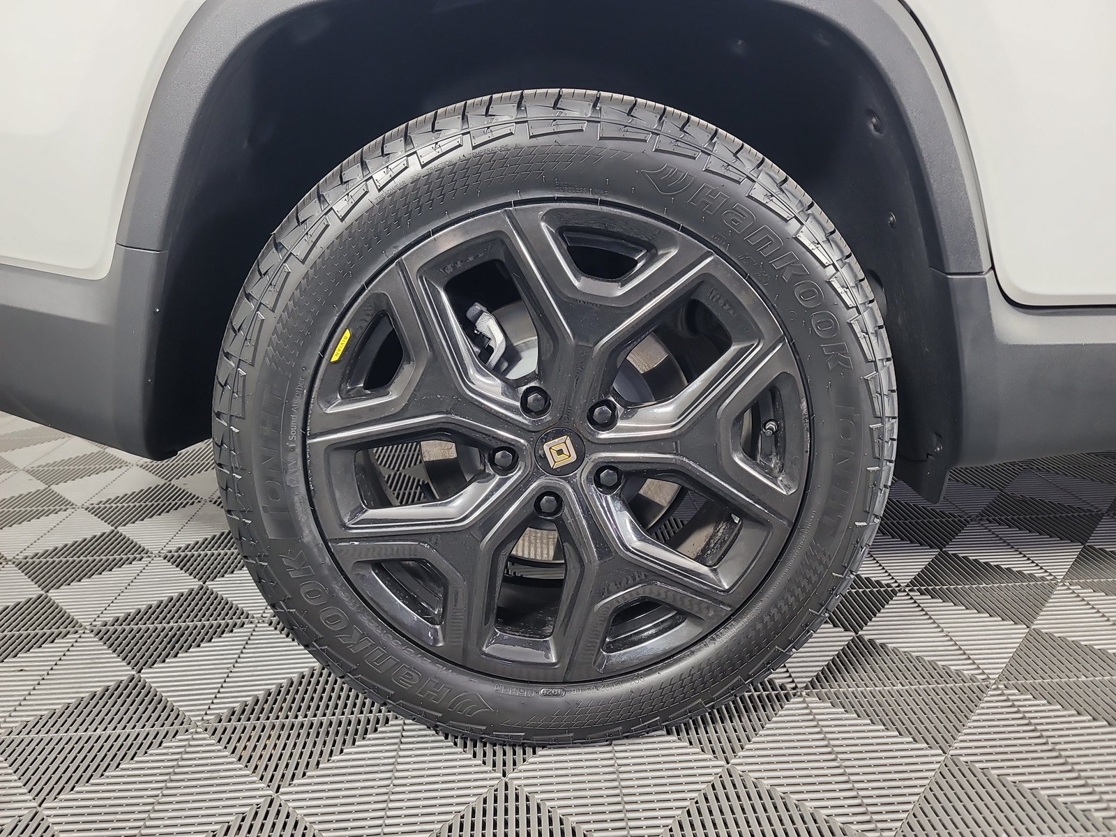 Used 2024 Rivian R1T Adventure AWD/4WD image 12