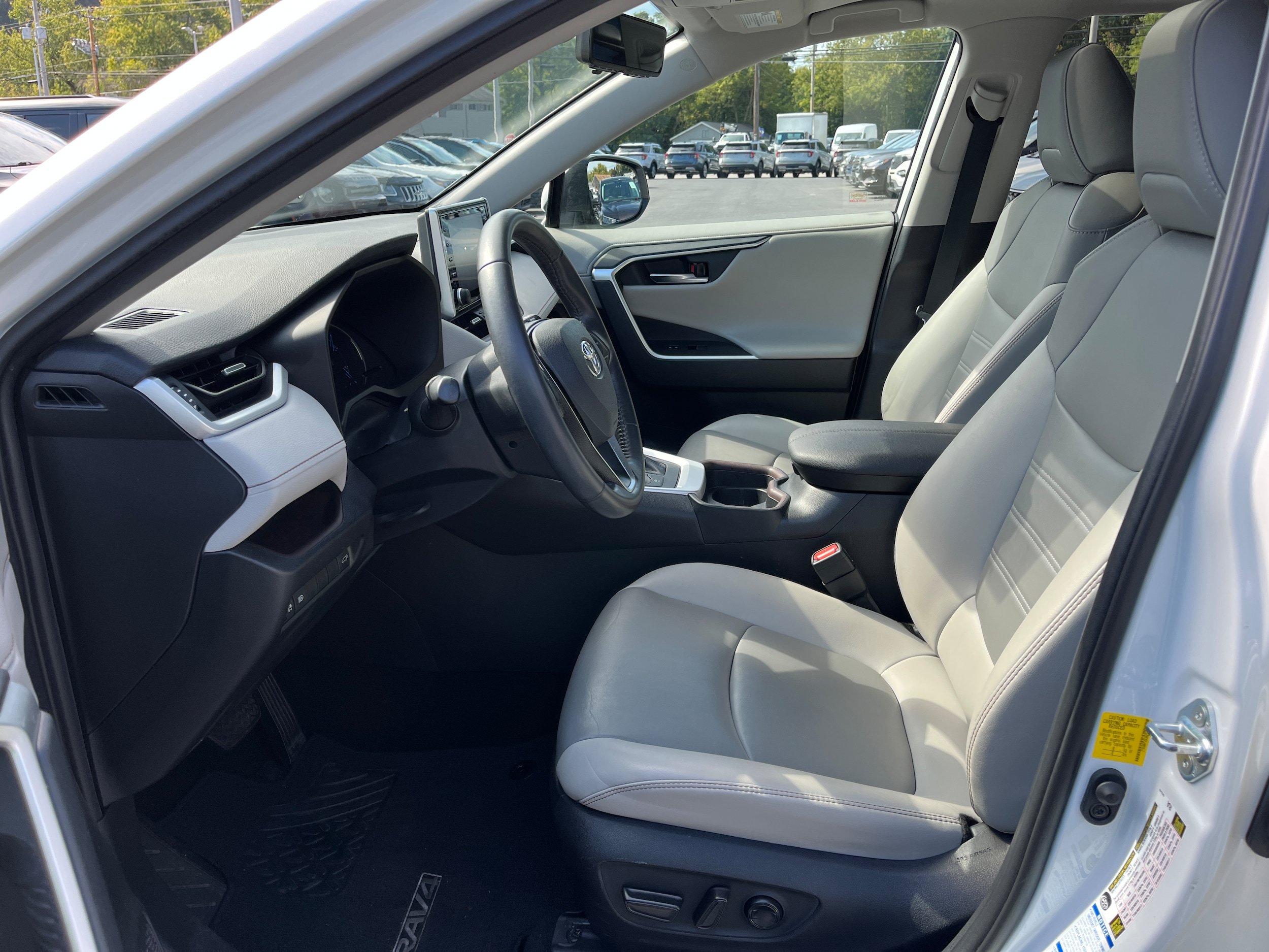 Used 2019 Toyota RAV4 Limited w/ Carpet Mat Package AWD/4WD image 19