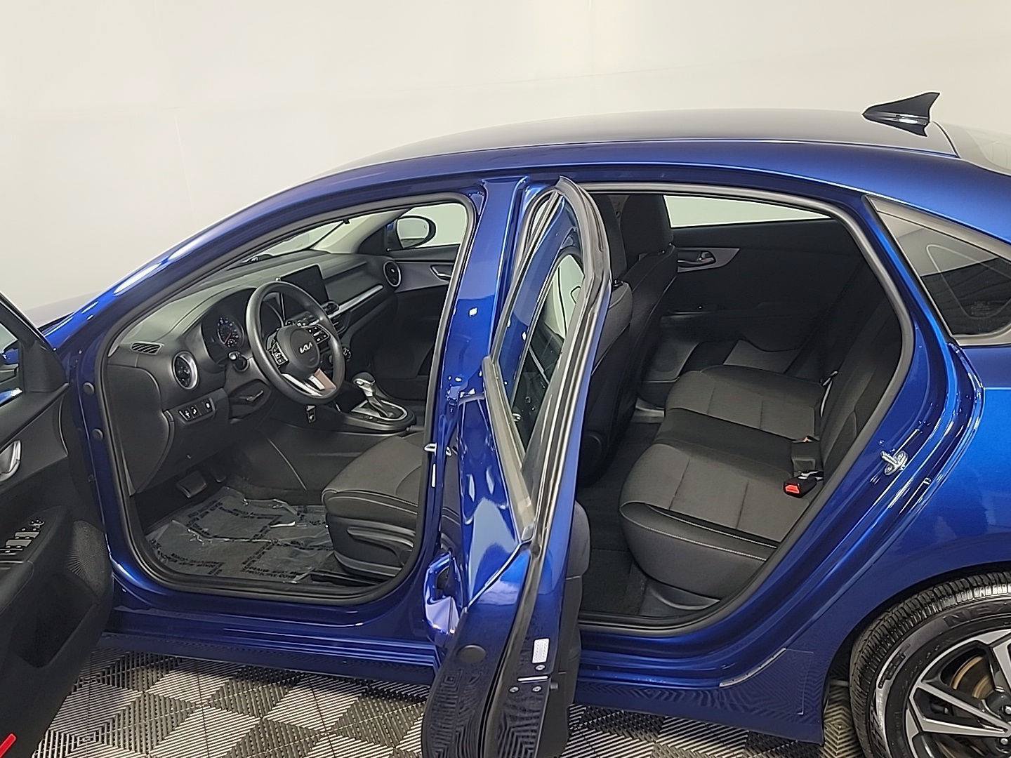 Used 2022 Kia Forte LXS w/ LXS Technology Package FWD image 16