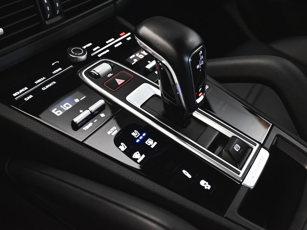 Used 2022 Porsche Cayenne Coupe AWD/4WD image 27