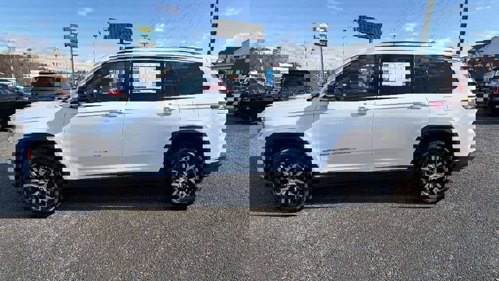 Used 2023 Jeep Grand Cherokee L Limited w/ Luxury Tech Group II image 9