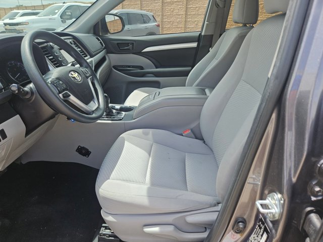Used 2019 Toyota Highlander LE image 14