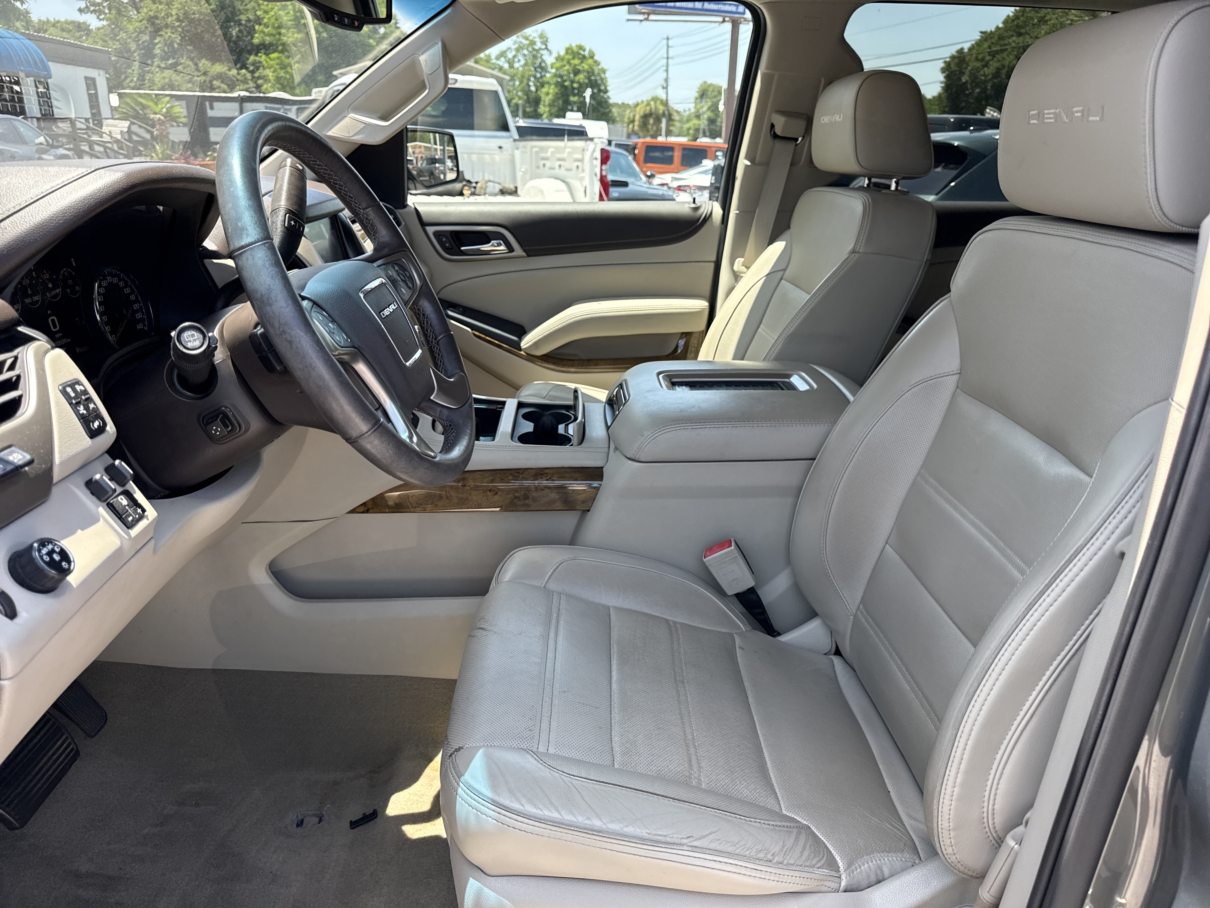 Used 2017 GMC Yukon Denali w/ Open Road Package RWD image 9