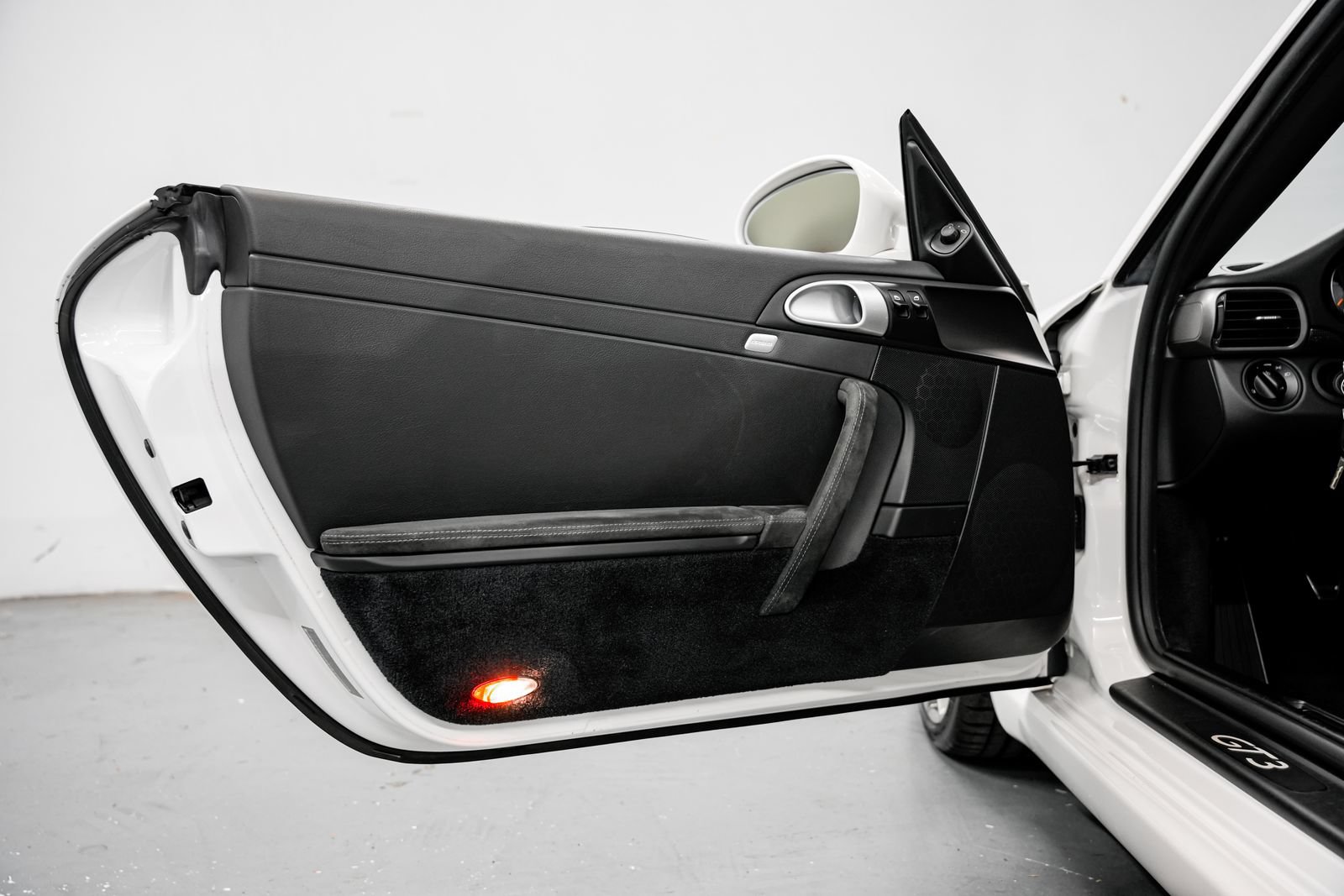 Used 2010 Porsche 911 GT3 RWD image 22