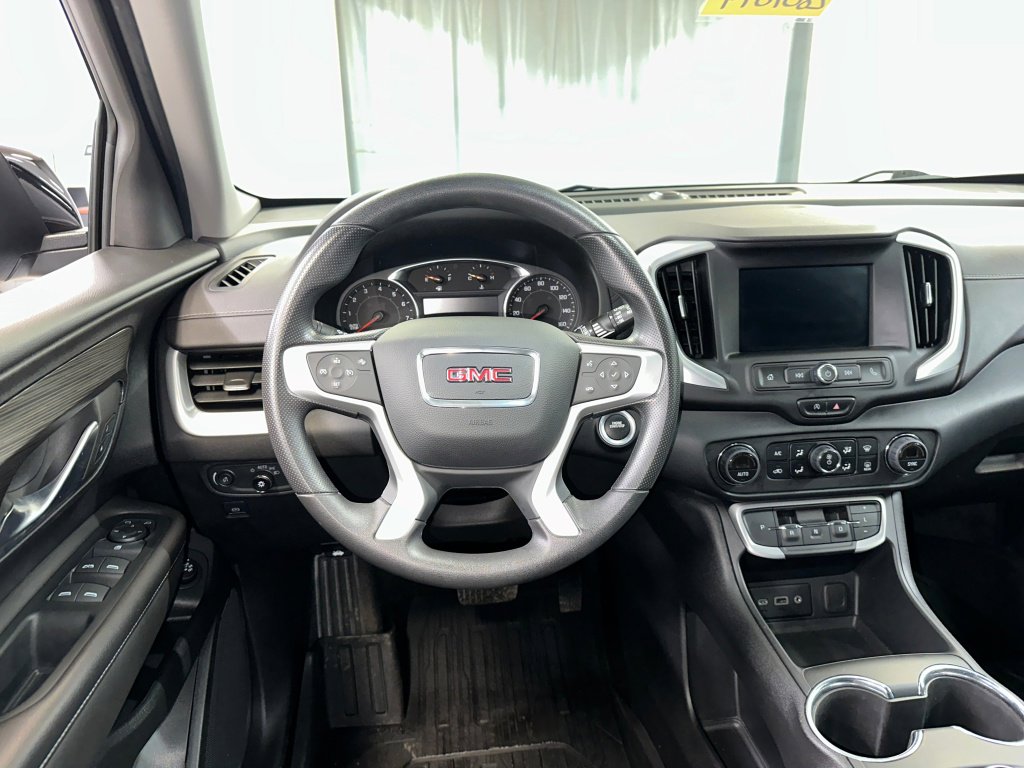 Used 2023 GMC Terrain SLE w/ Driver Convenience Package image 3