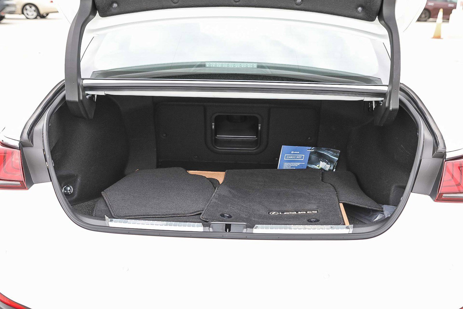 Certified 2025 Lexus ES 300h w/ Premium Package image 25