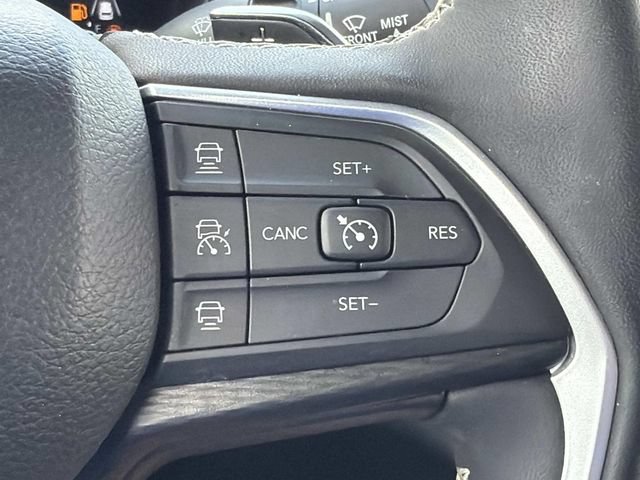 Used 2023 Jeep Grand Cherokee Altitude AWD/4WD image 28