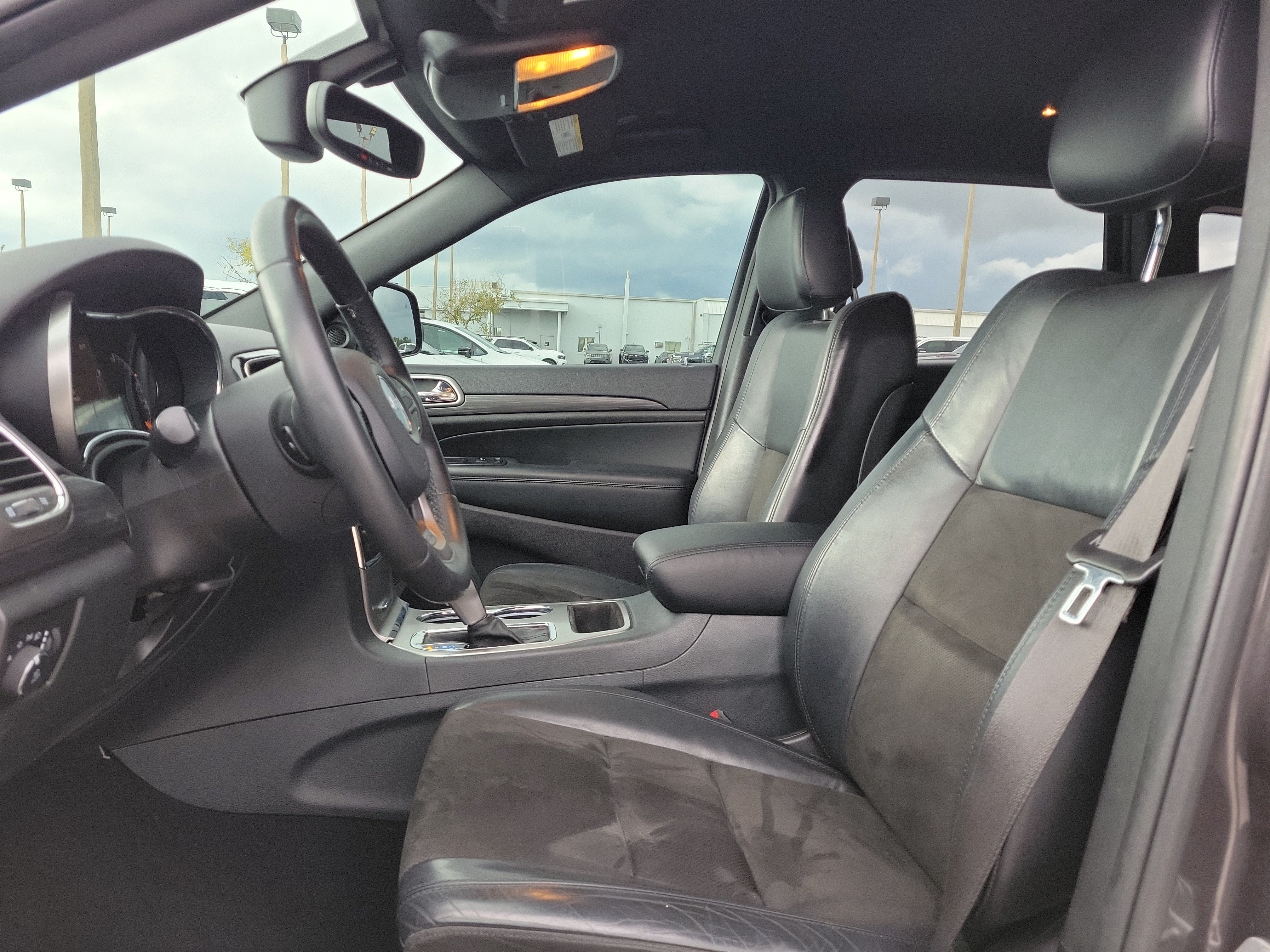 Used 2019 Jeep Grand Cherokee Laredo w/ Laredo X Package RWD image 16