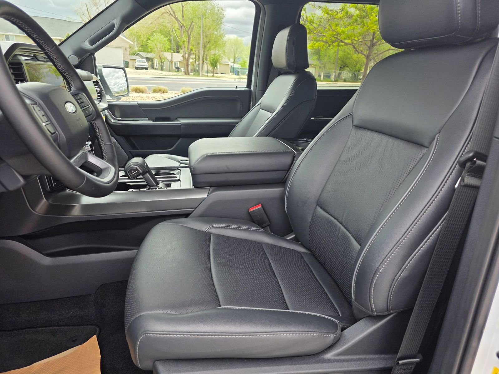 Used 2025 Ford F150 Lariat AWD/4WD image 27