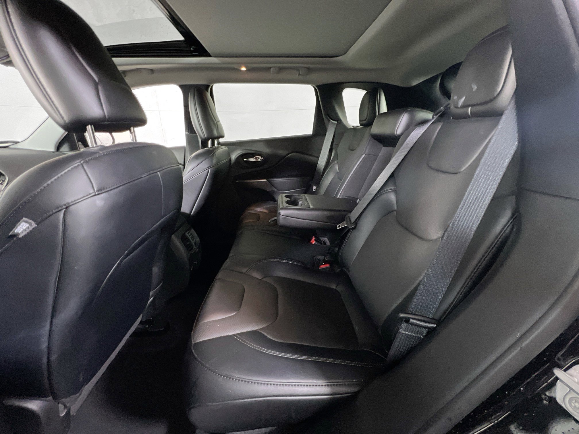 Used 2022 Jeep Cherokee Limited w/ Mopar Interior Package image 24