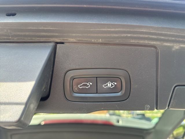 Used 2020 Volvo XC60 T6 R-Design AWD/4WD image 17