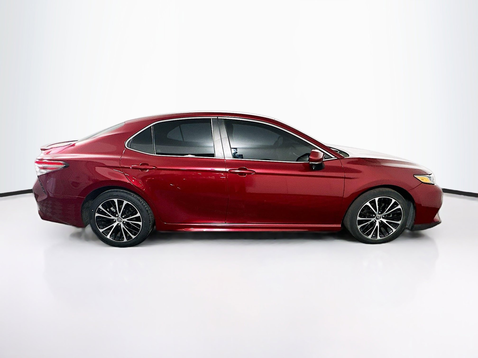Used 2018 Toyota Camry SE w/ Convenience Package FWD image 10