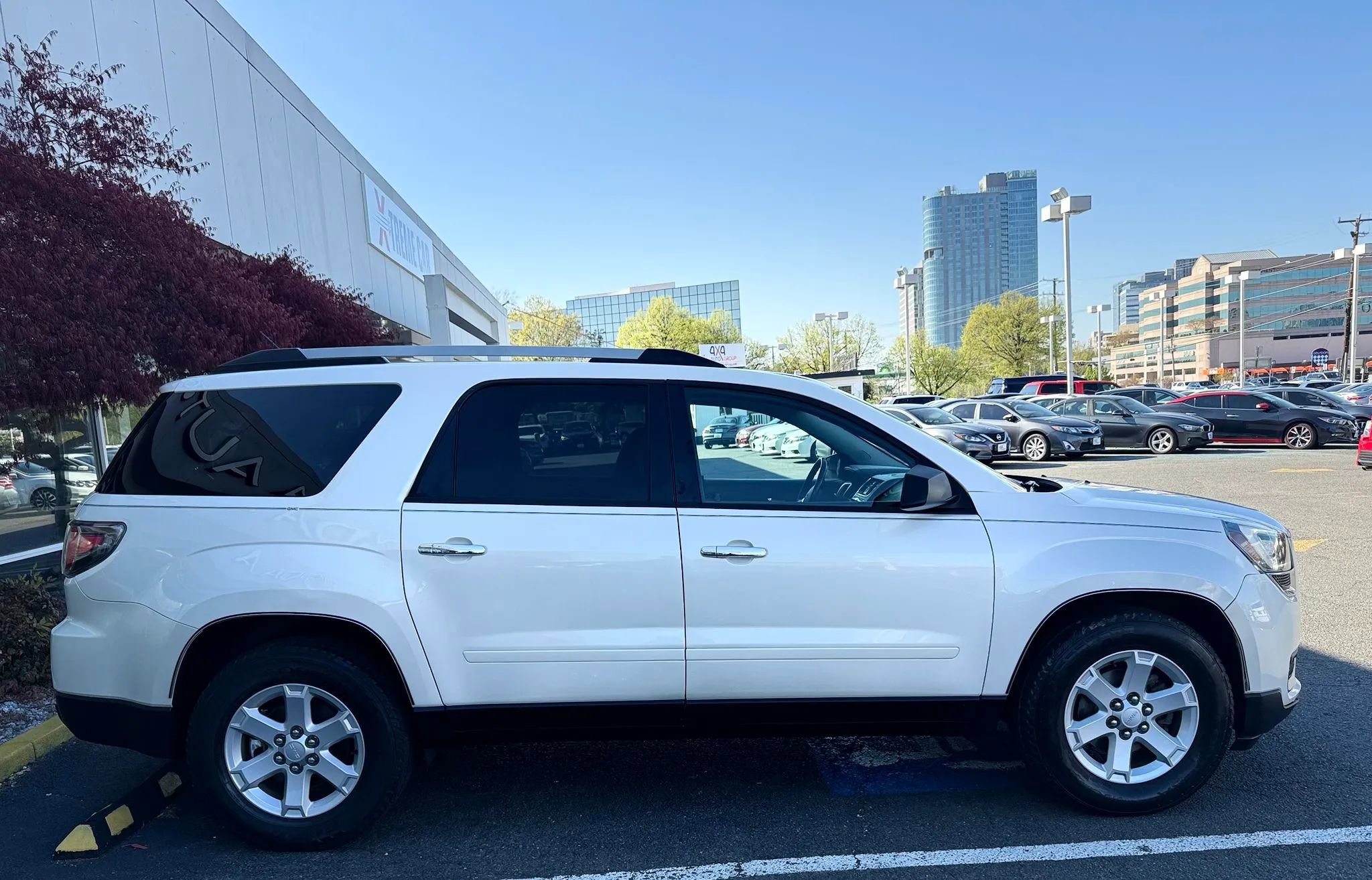Used 2014 GMC Acadia SLE image 8