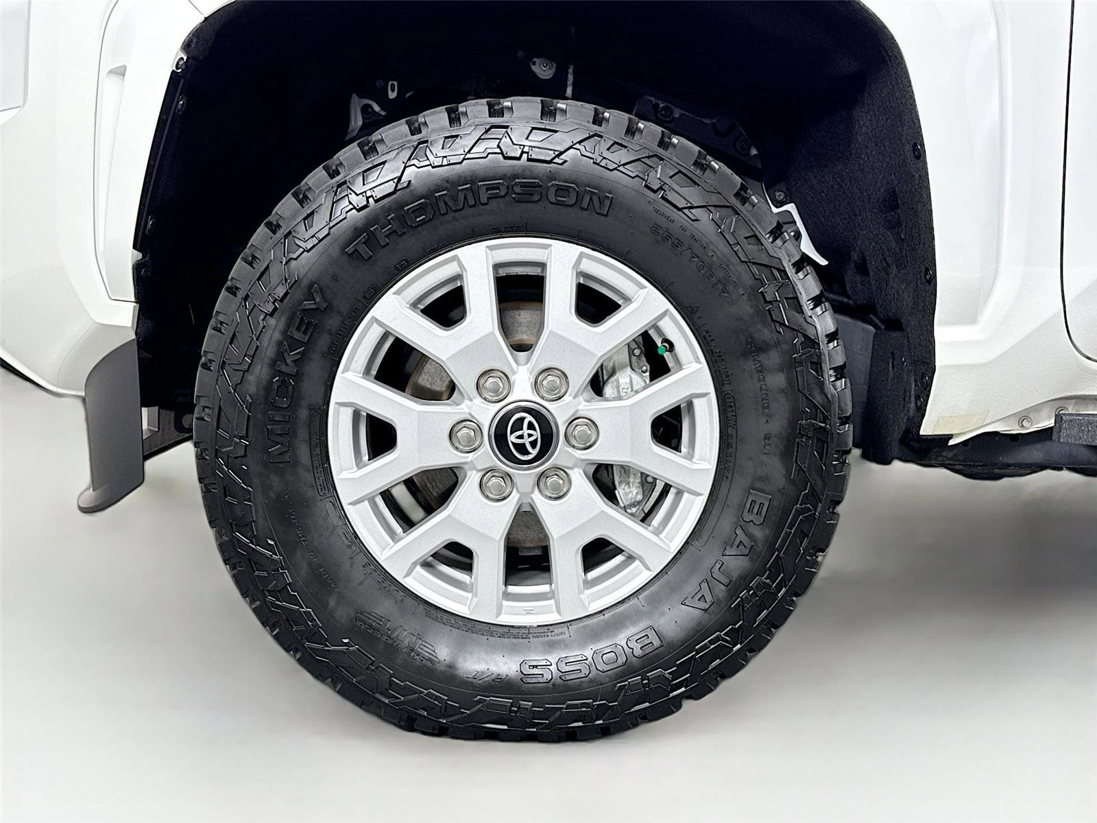 Certified 2025 Toyota Tacoma SR5 AWD/4WD image 40