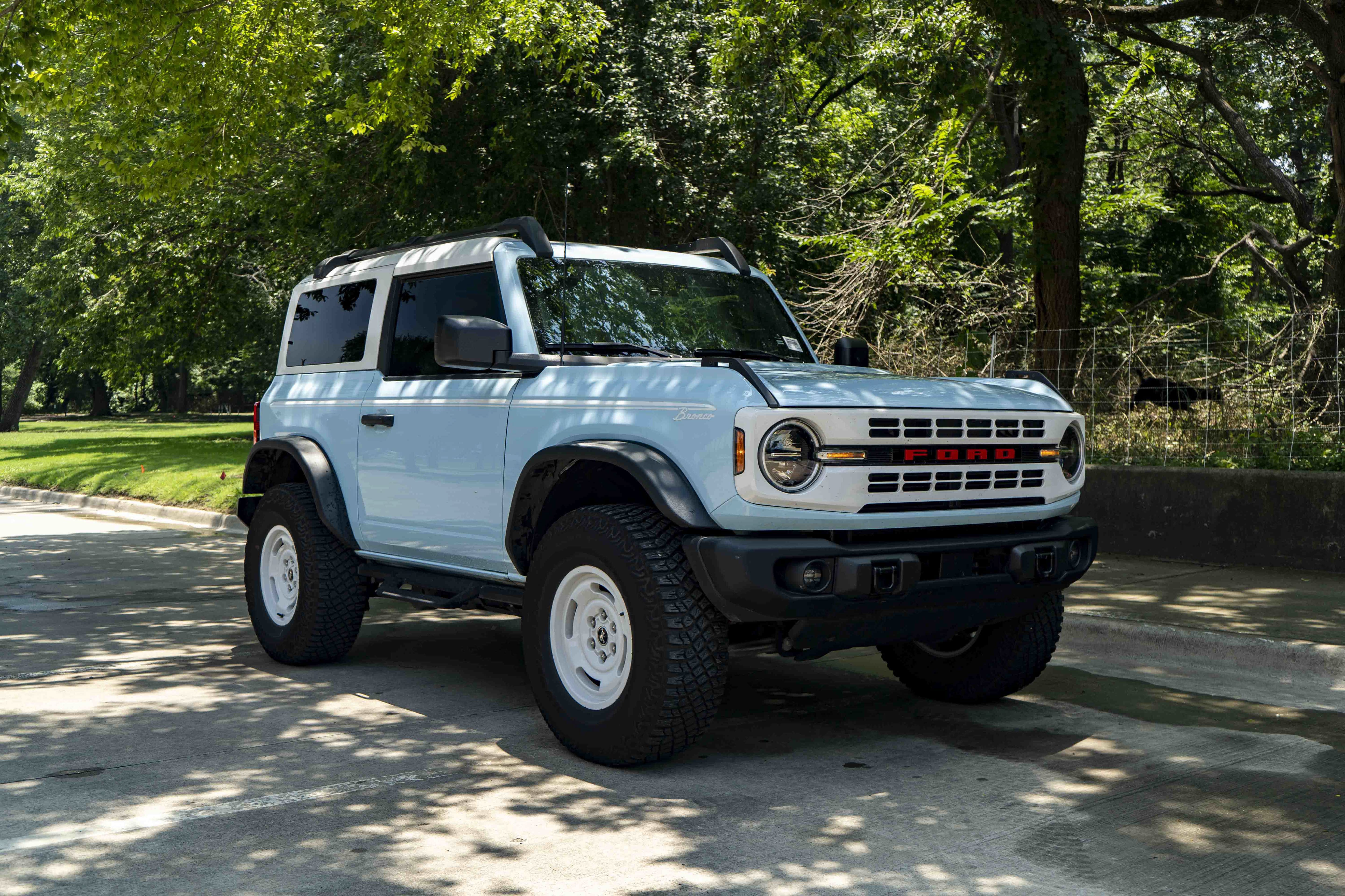 Used 2024 Ford Bronco Heritage Edition AWD/4WD image 2