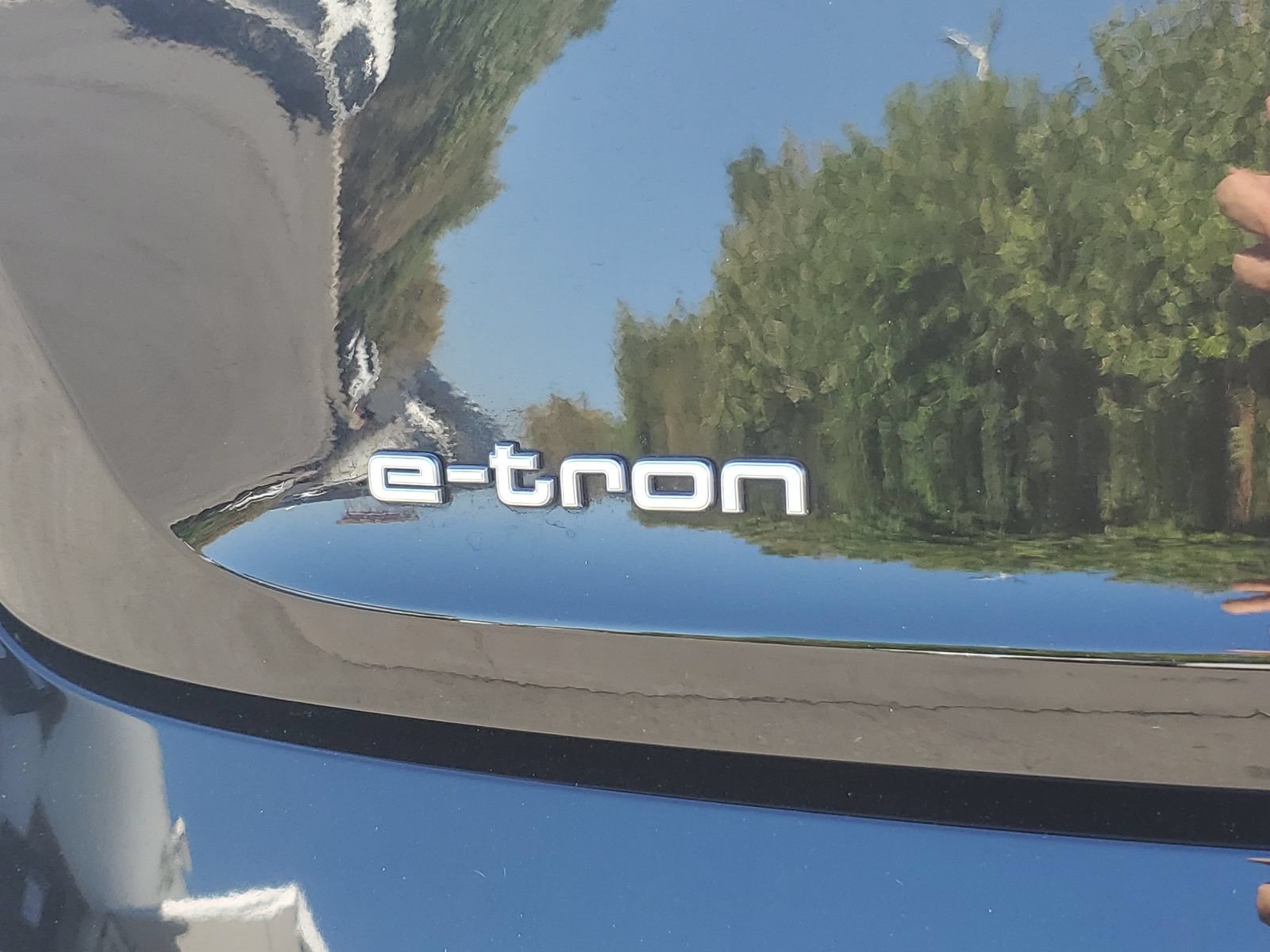 Used 2022 Audi e-tron Premium Plus w/ Premium Plus Package AWD/4WD image 7