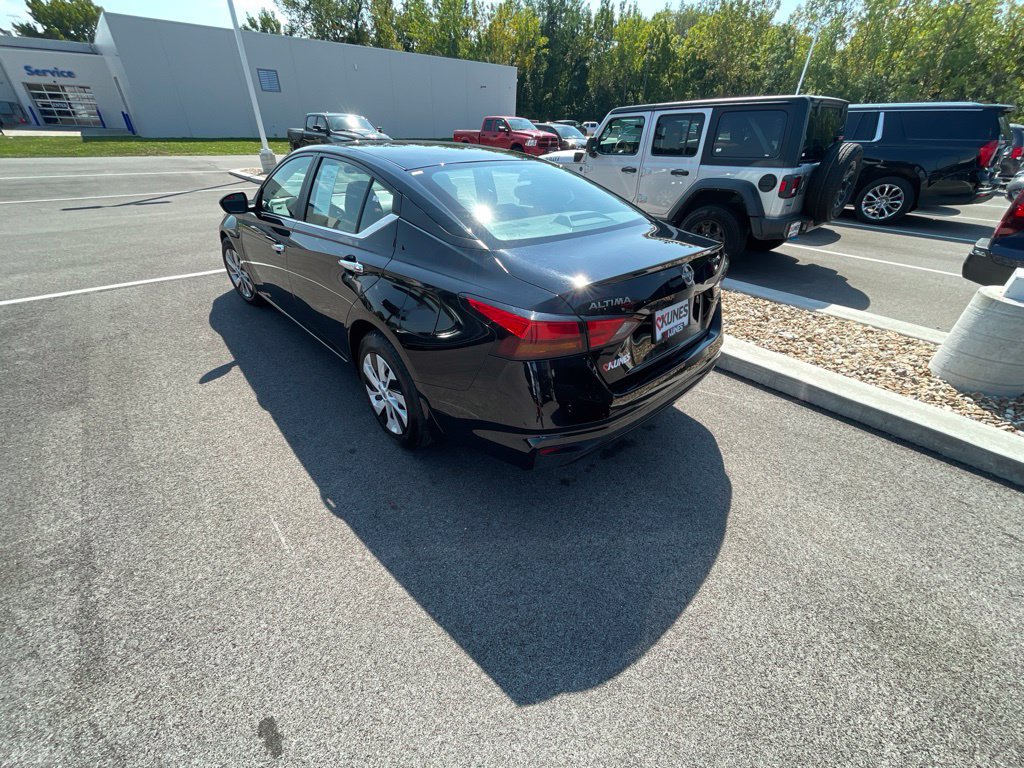 Used 2024 Nissan Altima 2.5 S FWD image 7