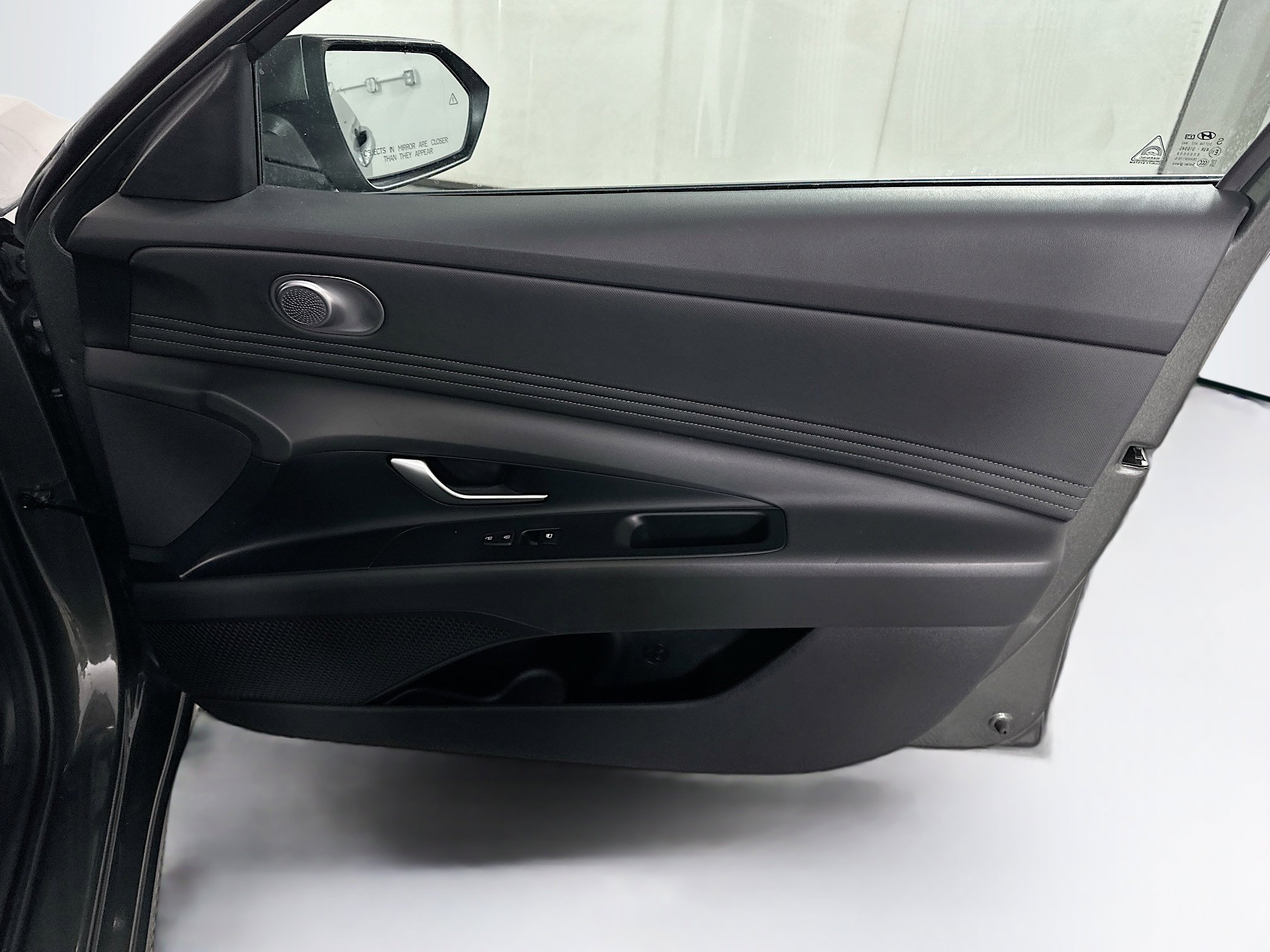 Used 2025 Hyundai Elantra SEL image 32