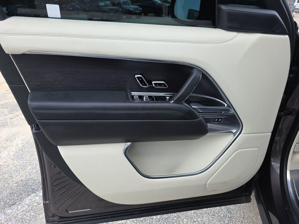 Used 2022 Land Rover Range Rover SE AWD/4WD image 17