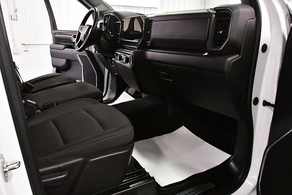 Used 2024 Chevrolet Silverado 2500 LT image 29