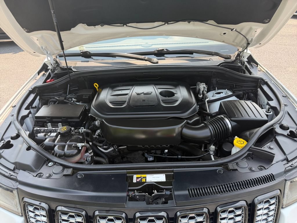 Used 2020 Jeep Grand Cherokee Altitude AWD/4WD image 19