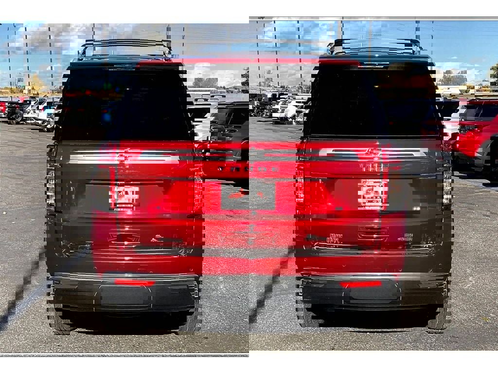 Used 2024 Chevrolet Tahoe High Country w/ Advanced Technology Package AWD/4WD image 4