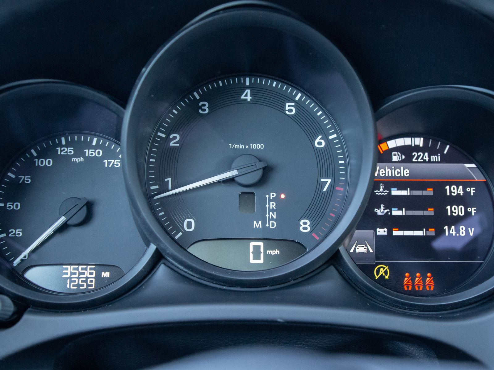 Certified 2025 Porsche Macan AWD/4WD image 17