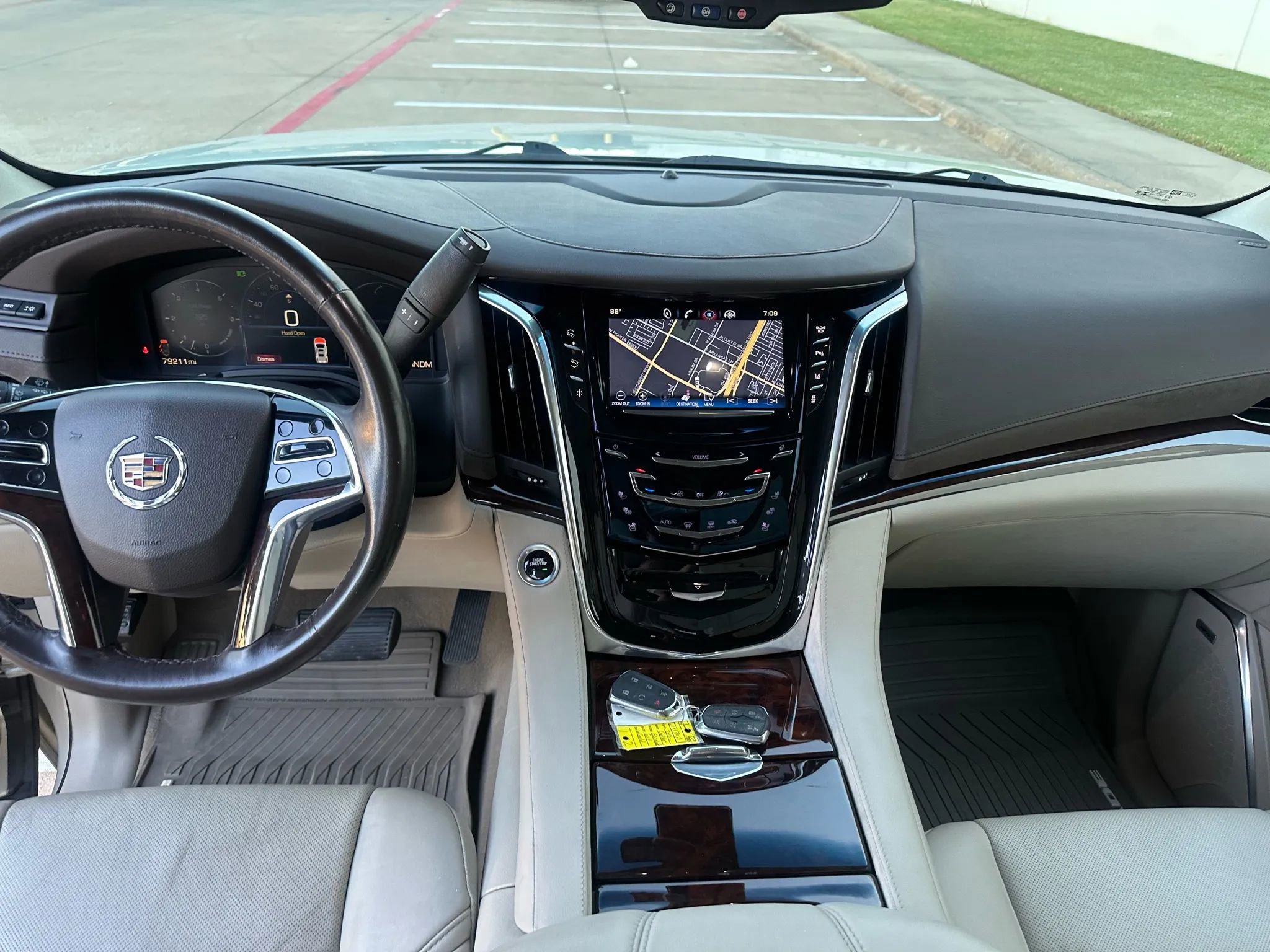 Used 2015 Cadillac Escalade Luxury image 21