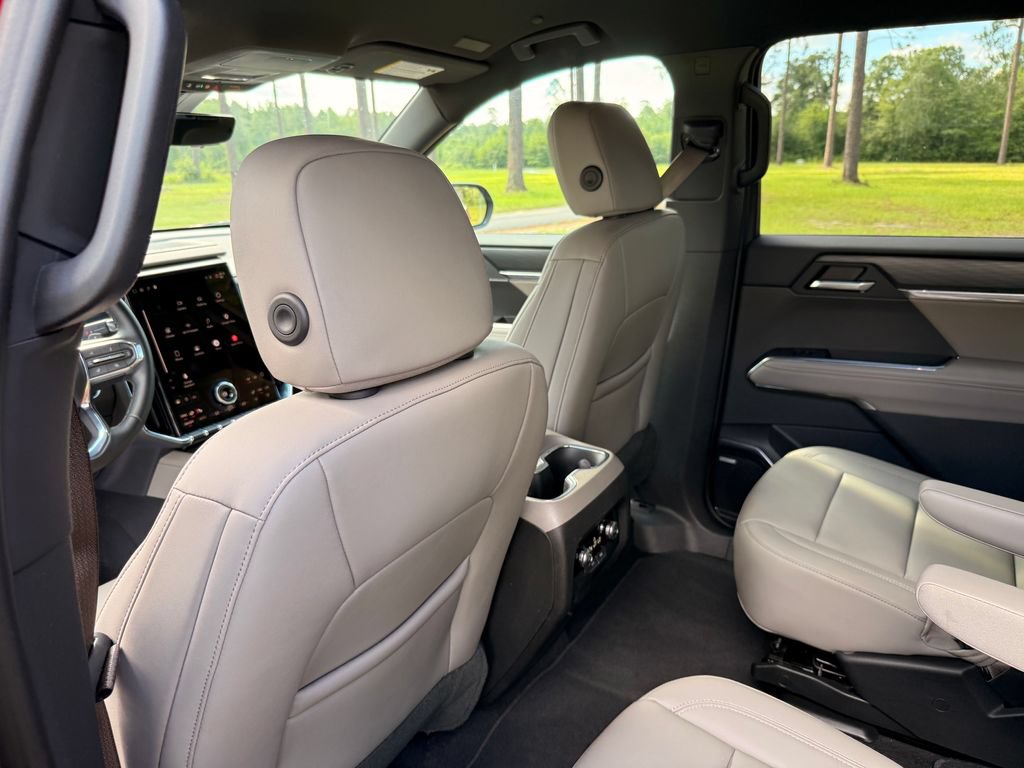 Used 2026 GMC Acadia Elevation w/ Elevation Premium Package FWD image 24