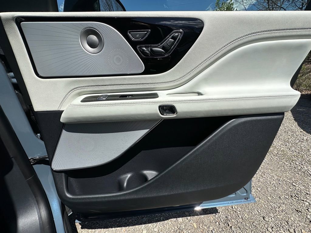 New 2026 Lincoln Aviator Black Label w/ Dynamic Handling Package AWD/4WD image 24