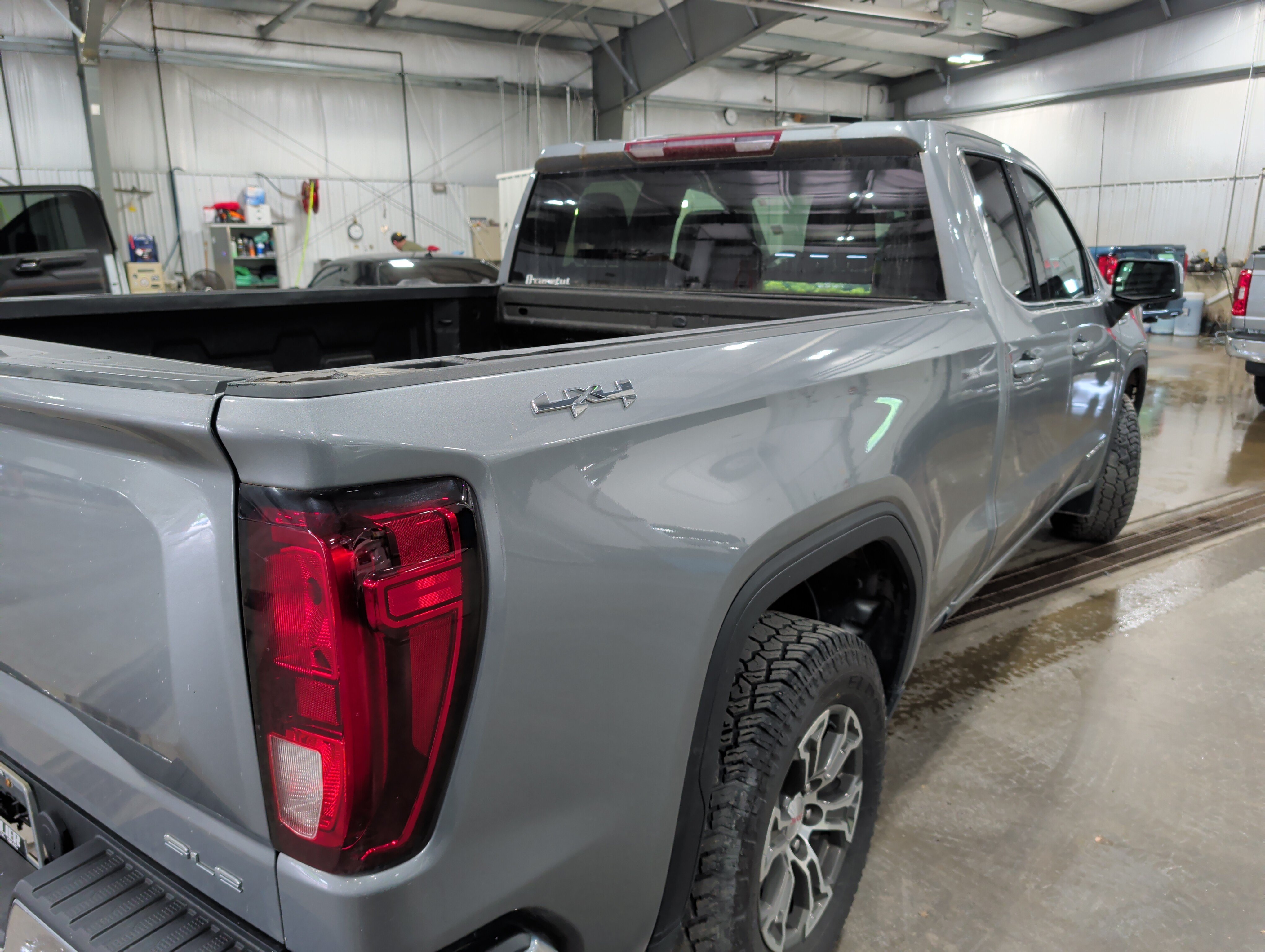 Used 2023 GMC Sierra 1500 SLE AWD/4WD image 3