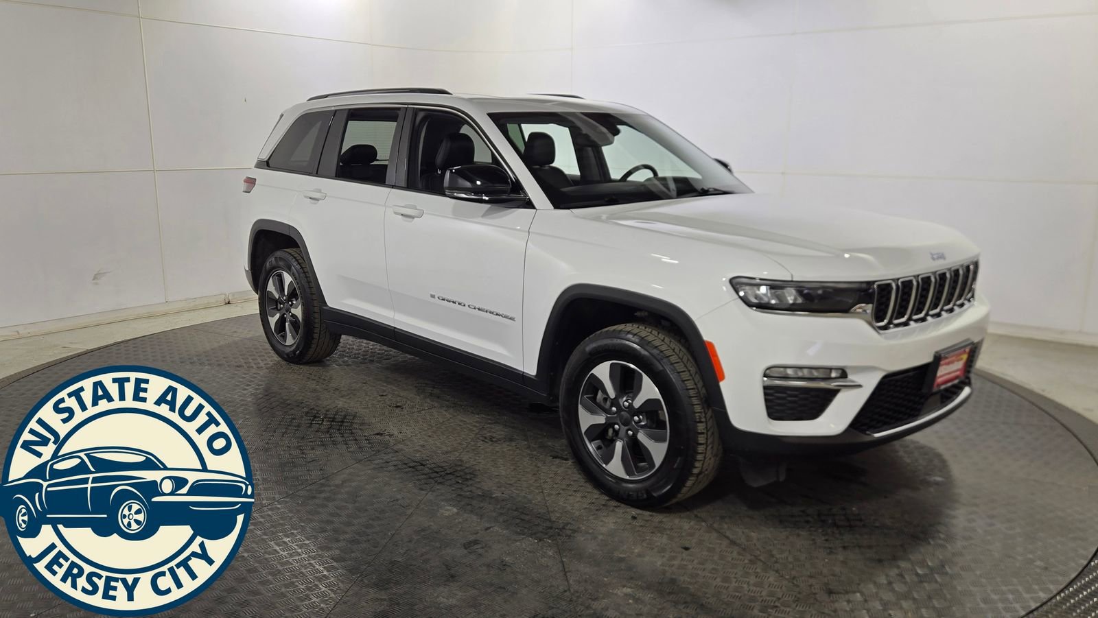 Used 2022 Jeep Grand Cherokee Limited 4xe image 1