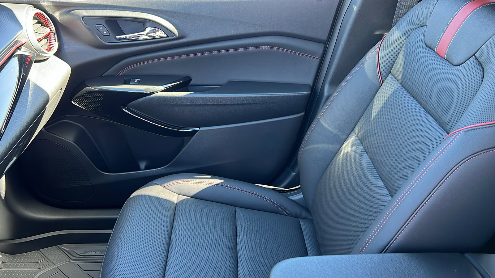 New 2026 Chevrolet Trax RS w/ Sunroof Package image 19