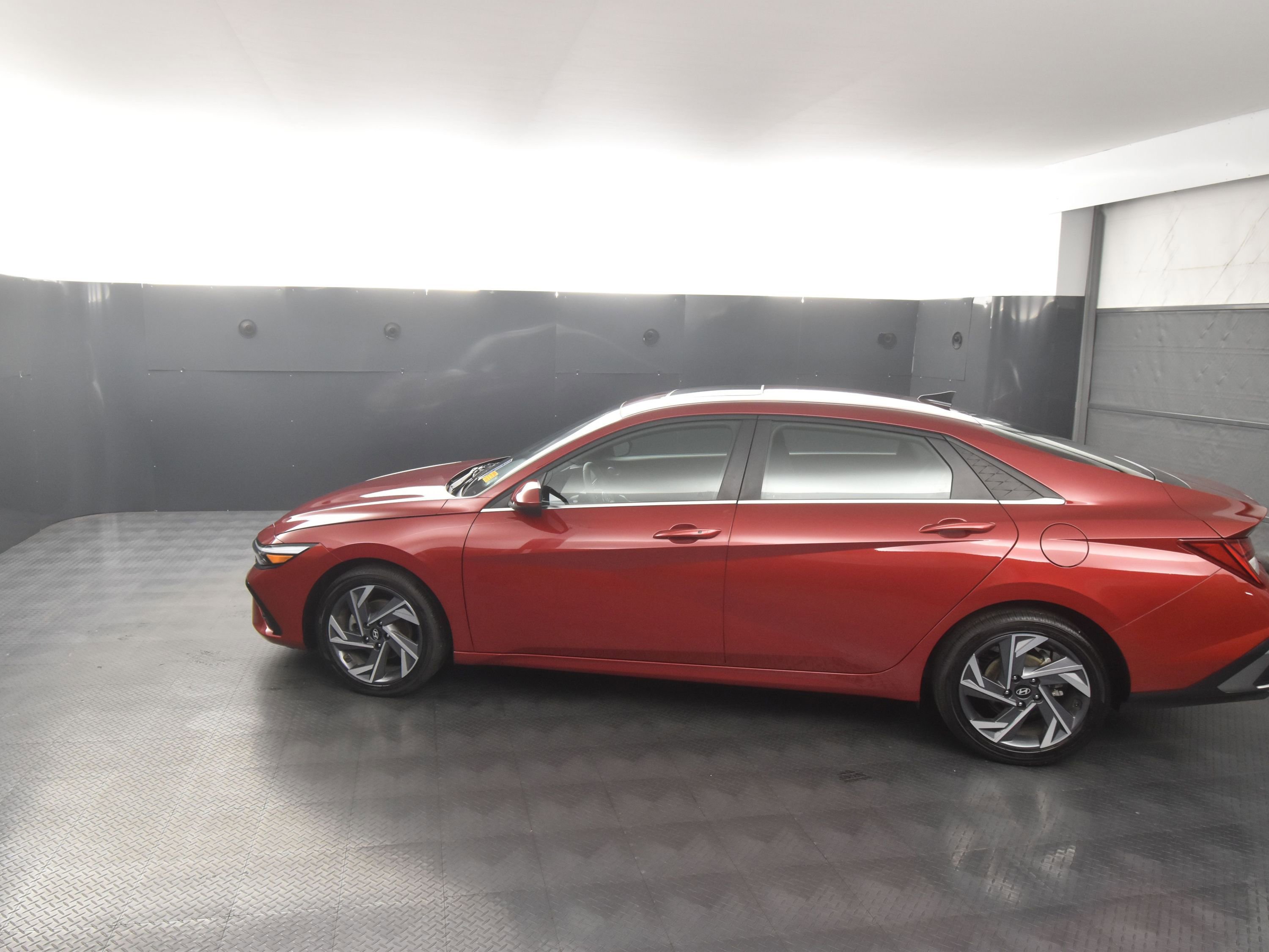 Used 2025 Hyundai Elantra SEL image 7