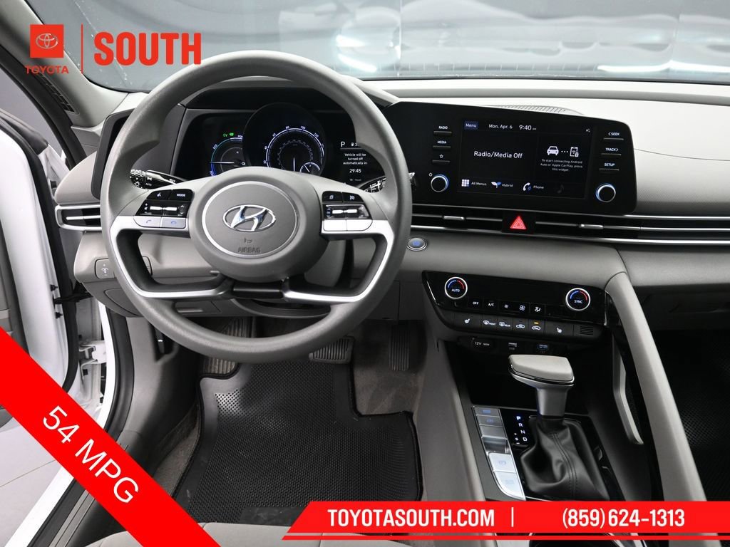 Used 2023 Hyundai Elantra Blue image 11