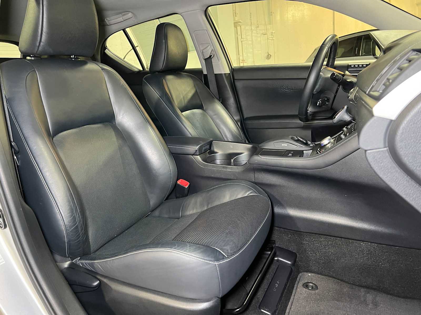 Used 2011 Lexus CT 200h Premium image 13