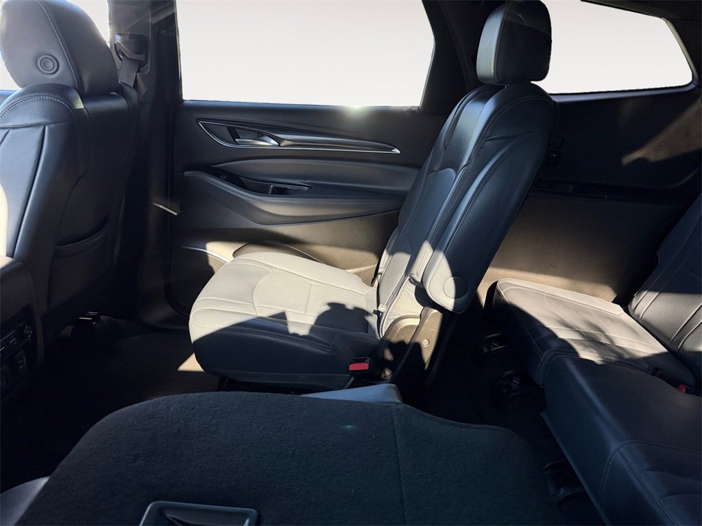 Used 2024 Buick Enclave Premium image 3