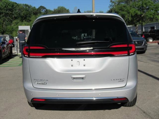 Certified 2024 Chrysler Pacifica Limited AWD/4WD image 6
