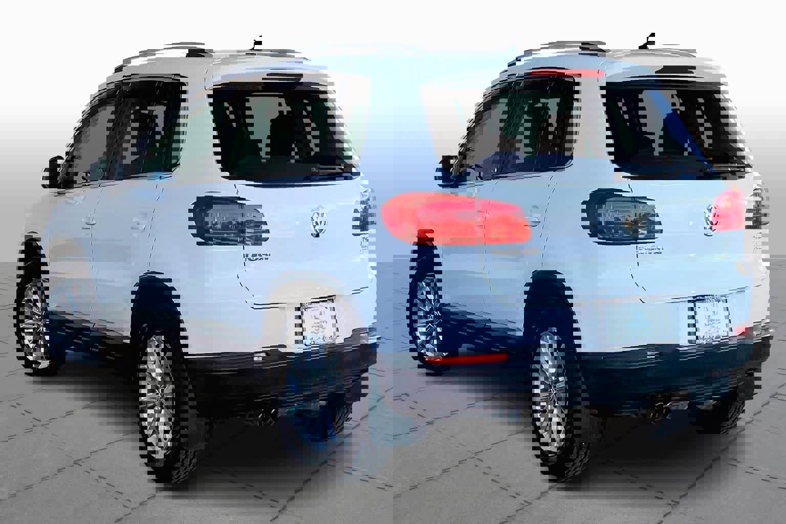 Used 2017 Volkswagen Tiguan Wolfsburg Edition image 11