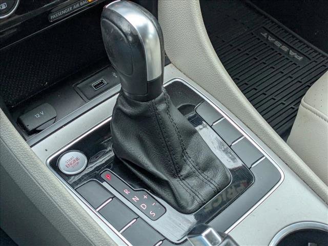 Used 2021 Volkswagen Passat 2.0T SE w/ Luggage Net & Mats Package image 11