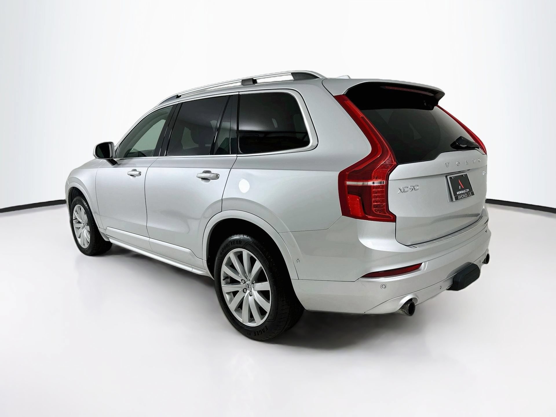 Used 2018 Volvo XC90 T5 Momentum w/ Convenience Package FWD image 6