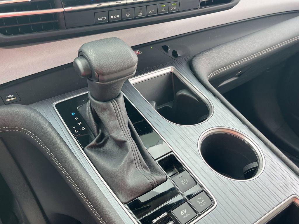 Used 2025 Toyota Sienna LE FWD image 19