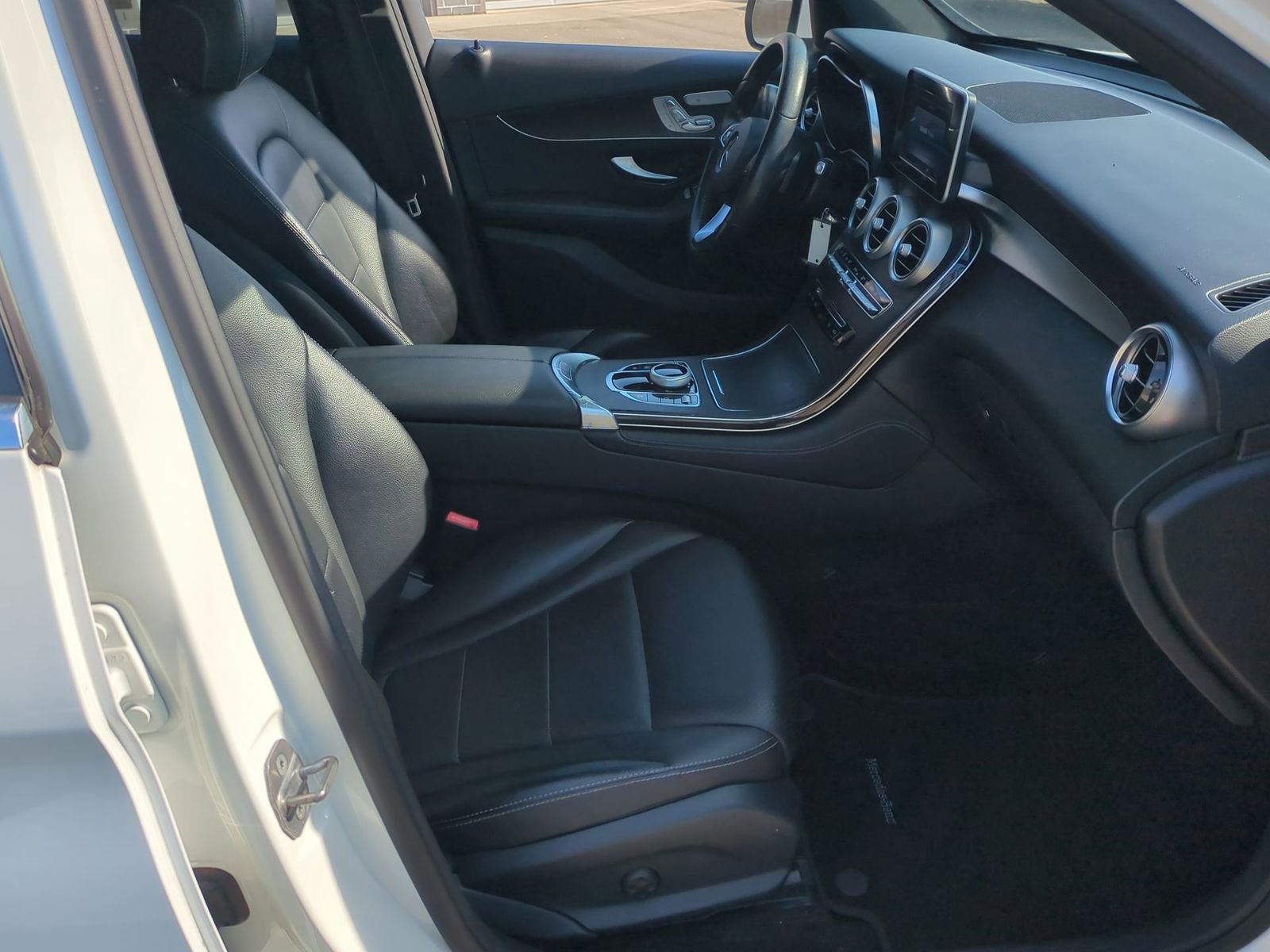 Used 2017 Mercedes-Benz GLC 300 image 25