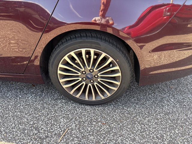 Used 2017 Ford Fusion SE w/ Fusion SE Technology Package image 8