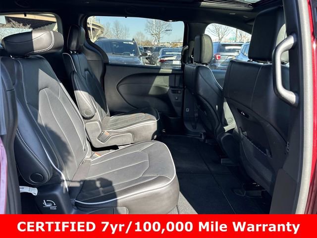 Used 2023 Chrysler Pacifica Limited w/ S Appearance Package image 13