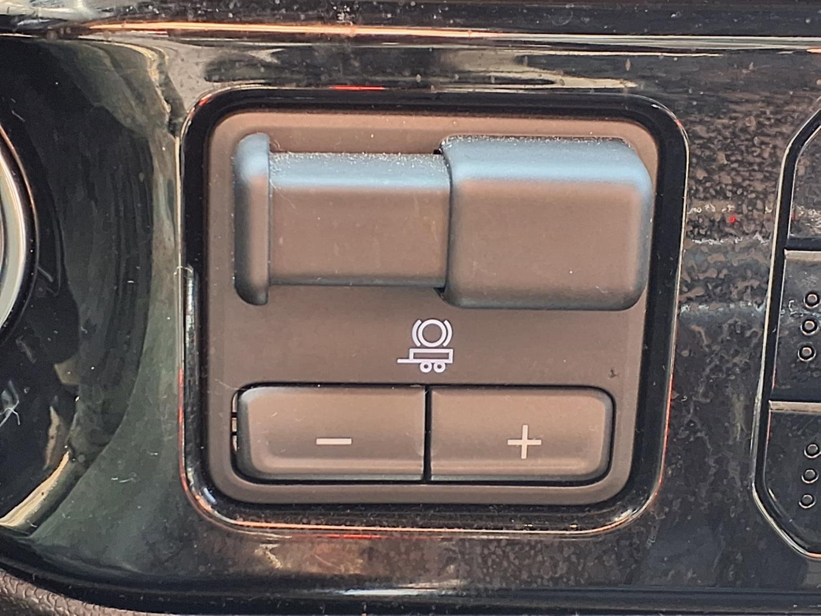 Used 2022 Chevrolet Silverado 1500 High Country w/ High Country Premium Package image 7