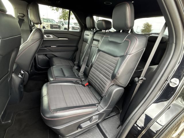 Used 2025 Ford Explorer ST-Line w/ ST-Line Street Pack AWD/4WD image 27